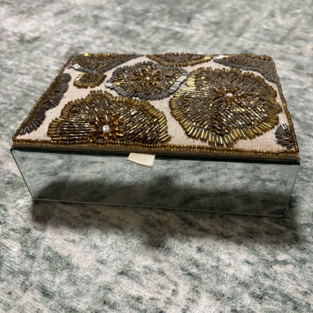 Jewelry box